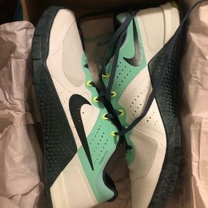 Size 9 Women’s Nike Metcon 2; brand new!